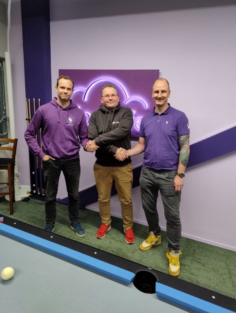 Getafix strengthens through the acquisition of Cloudlife. The photo shows three people shaking hands on the deal: on the left, Anders Westerholm, CTO, Cloudlife Oy; in the center, Mika Paavola, CEO, Louhi Net Oy and Getafix Oy; and on the right, Markus Helander, CEO, Cloudlife Oy.